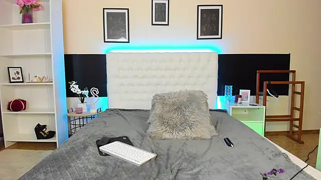 Вебкам-шоу KiraNeeww