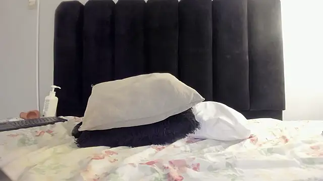 Amaranoir- Adlı Modelin Canlı XXX Sohbeti