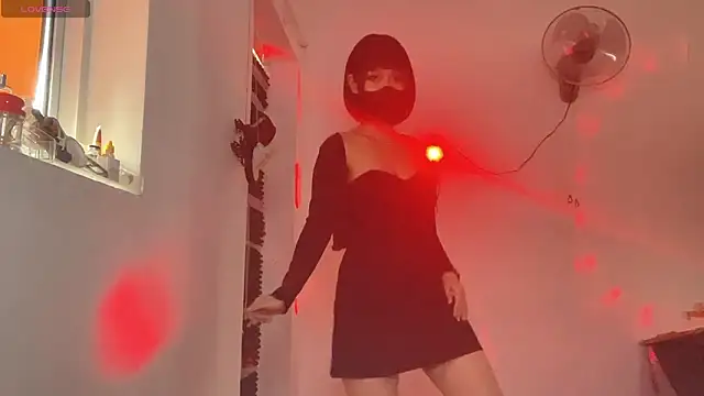 Tieu-May élő XXX-chatje