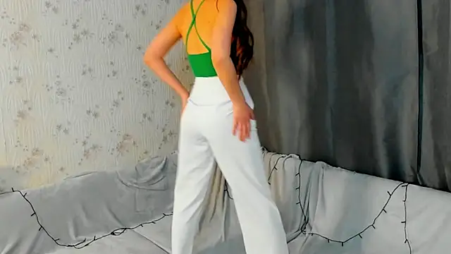 LainaevaditaのライブXXXチャット