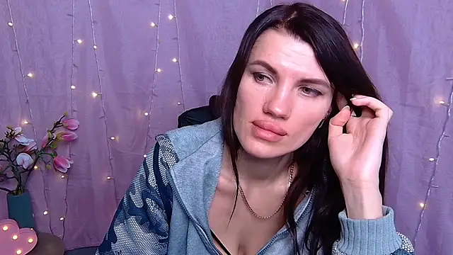 MilaLoona Adlı Modelin Canlı XXX Sohbeti