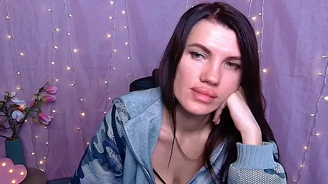 MilaLoona live XXX chat