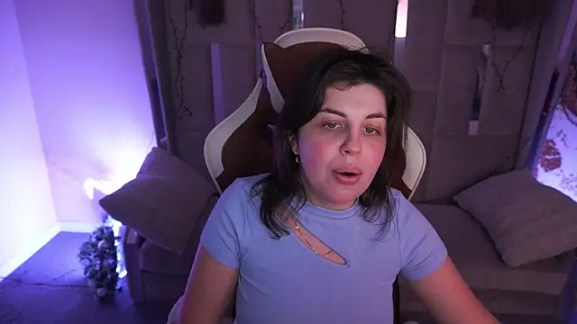 MirandaWong Adlı Modelin Canlı XXX Sohbeti