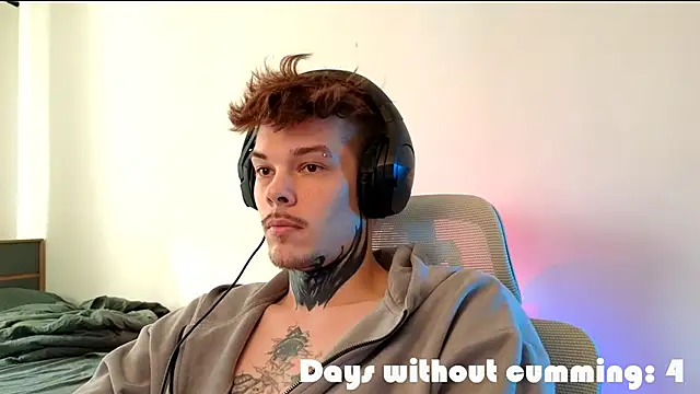 DENIS_HERE webkamerás műsora