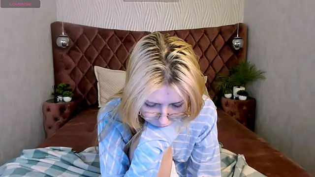 Grace_blush live XXX chat