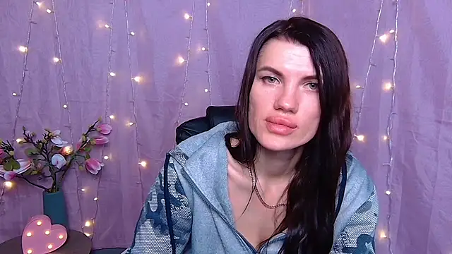 MilaLoona live XXX chat