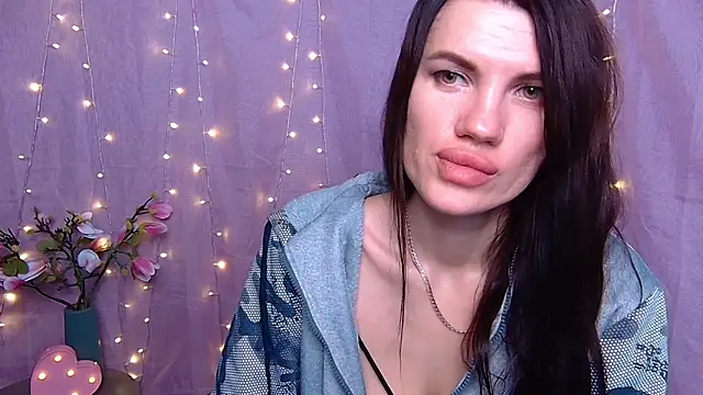 Chat +18 de MilaLoona ao vivo