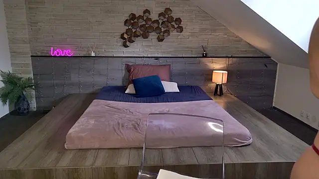 Czat XXX na żywo – hornyb33_