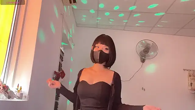 Tieu-May Adlı Modelin Canlı XXX Sohbeti