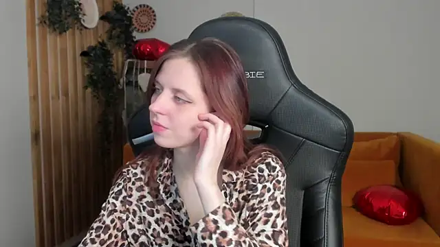 FreyaVey: онлайн-секс-чат