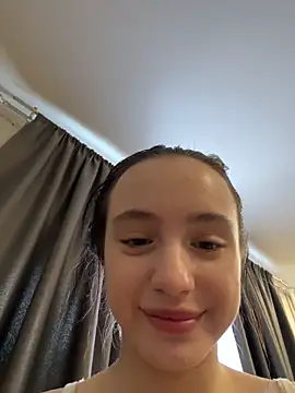 MiaTee: απευθείας συνομιλία ΧΧΧ