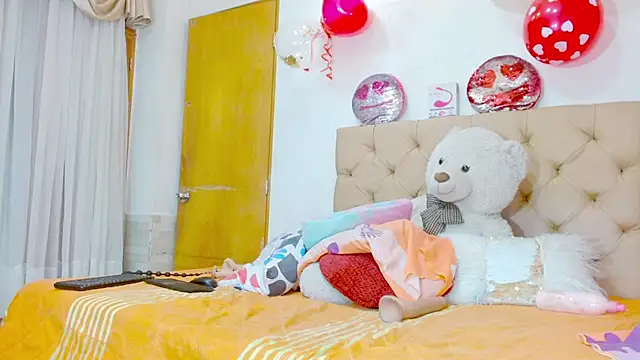 Pokazy przed kamerką – Dolldirtyxxx