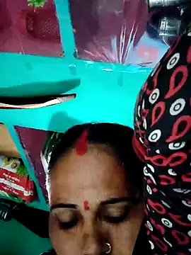 Pooja750 Adlı Modelin Web Kamerası Şovu