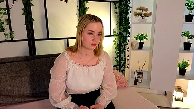 Chat +18 de IvetteLabore ao vivo