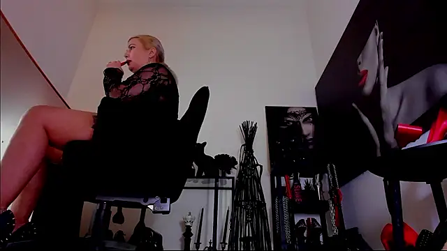 Chat +18 de MistressDemi ao vivo