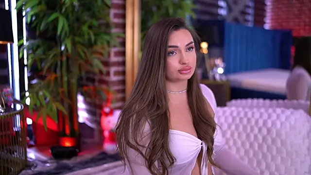 Chat +18 de MillaSerene ao vivo