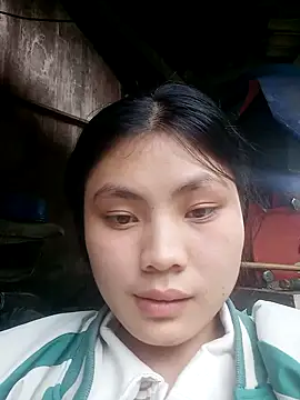 Hilary-123 élő XXX-chatje