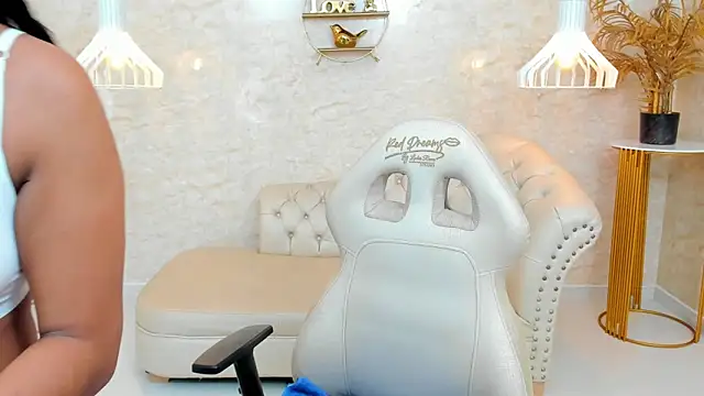 Chat +18 de LYA_SWEETX ao vivo