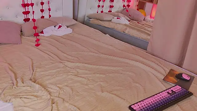 Chat +18 de Queen_Michelle_ ao vivo