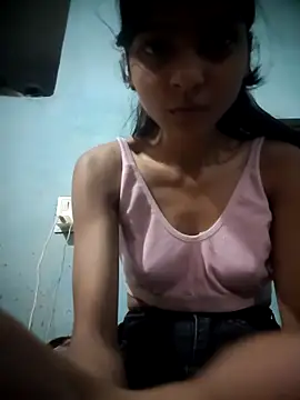 M_Lisha: διαδικτυακό σόου στην κάμερα