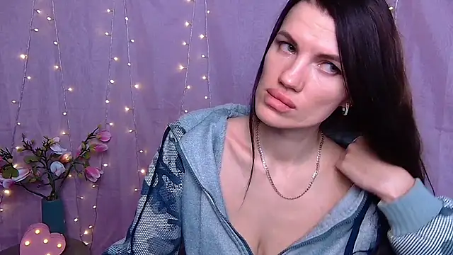 MilaLoona élő XXX-chatje