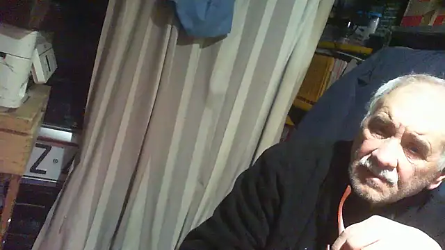 Chat +18 de nonnomaturobisex ao vivo