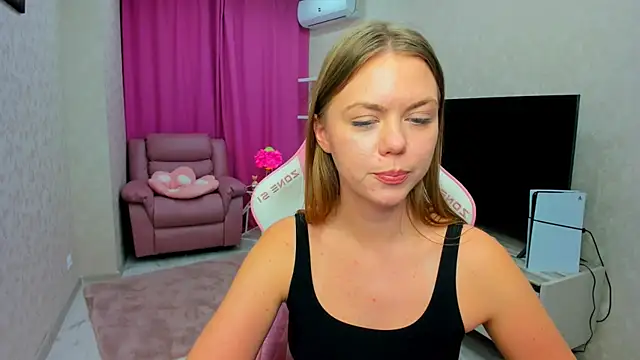 Strawberrye live XXX chat