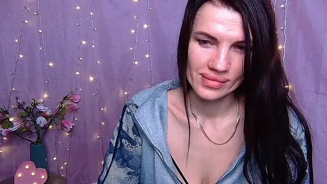 MilaLoona live XXX chat