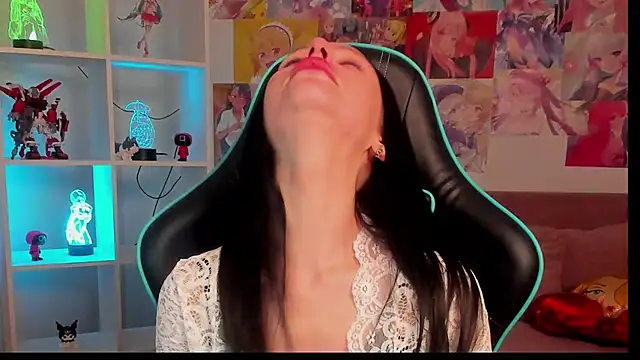 XXX chat uživo modela NaomiBlakes