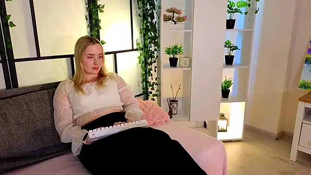 IvetteLabore Chat XXX live