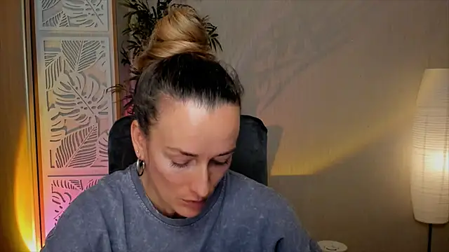 Chatroom XXX en direct de RebeccaMartinez