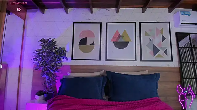 MiaKay1 Chat XXX live