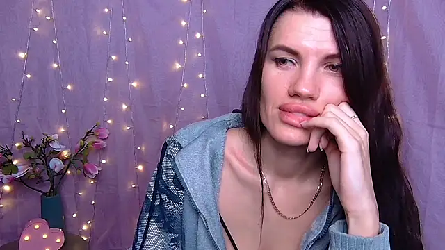 MilaLoona: онлайн-секс-чат