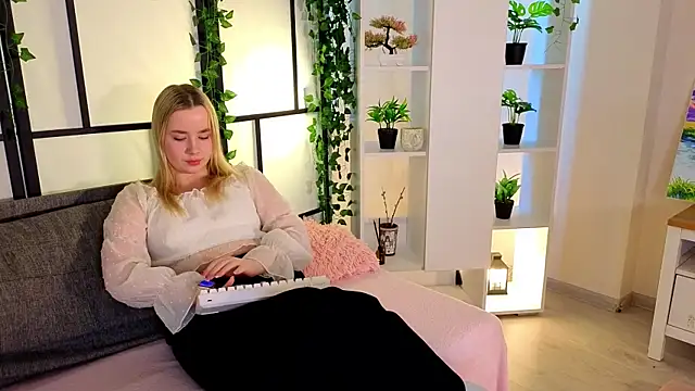 IvetteLabore Chat XXX live