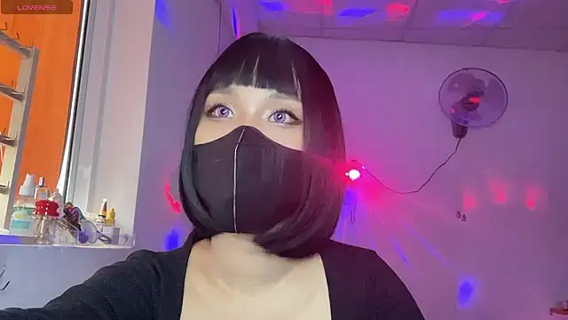 Tieu-May Adlı Modelin Canlı XXX Sohbeti