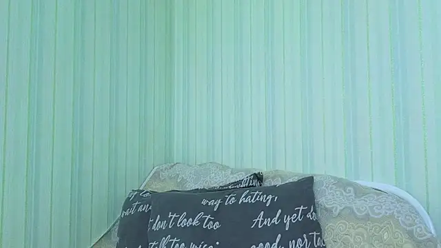 _Lily_ élő XXX-chatje