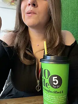 CrazyTori Adlı Modelin Canlı XXX Sohbeti