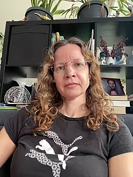 AnnikaRose Adlı Modelin Canlı XXX Sohbeti