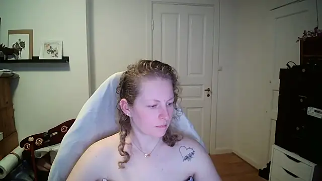 Girlnina-1995 Live XXX-Chat