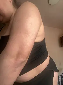 Chat +18 de MikyVesela ao vivo