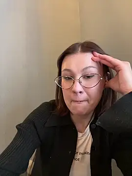 Chat +18 de RinaCat ao vivo