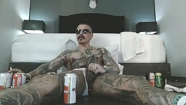 danilog515 élő XXX-chatje