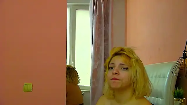 RheaduVall's Live XXX Chat