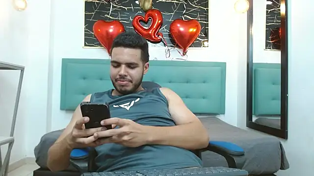 Pertunjukan Kamera Web Trevor_Ash