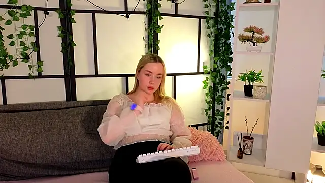 IvetteLabore's Live XXX Chat