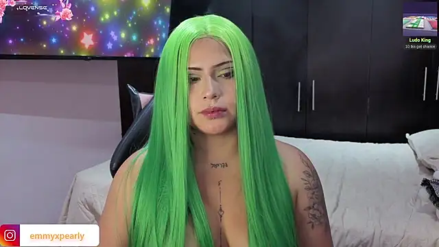 XXX chat uživo modela emyxpearly