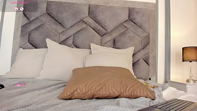 Chat +18 de TahliaMoreau ao vivo