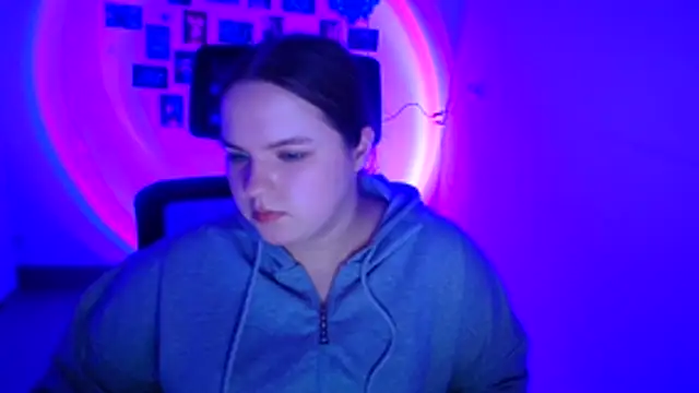 Chat +18 de Kitty_Mia_Kitty ao vivo