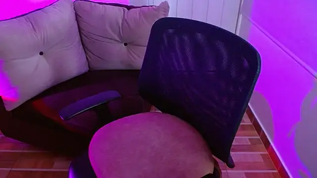 milfrousseのライブXXXチャット