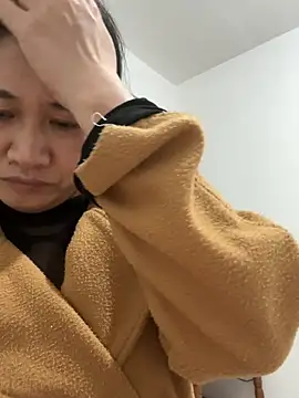 daaqnn: διαδικτυακό σόου στην κάμερα